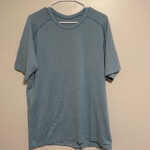 LULULEMON T-SHIRT